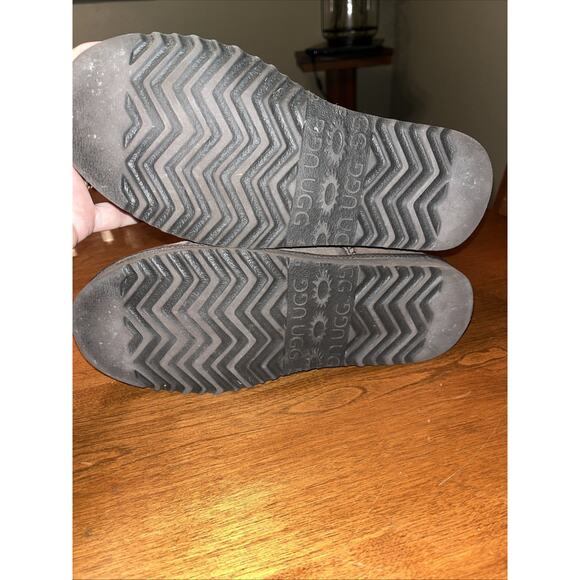 UGG Classic Short Women's Size W9 Dark Chocolate Brown Sheepskin Suede Boots - Picture 6 of 6
